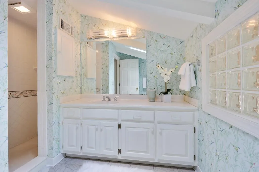 705 E Northway Lane, Sandy Springs, Georgia 30342, 3 Bedrooms Bedrooms, ,3 BathroomsBathrooms,Residential,Sold,705 E Northway Lane,6557783
