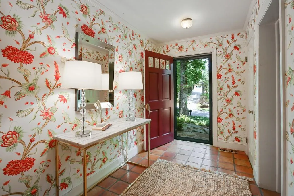 705 E Northway Lane, Sandy Springs, Georgia 30342, 3 Bedrooms Bedrooms, ,3 BathroomsBathrooms,Residential,Sold,705 E Northway Lane,6557783