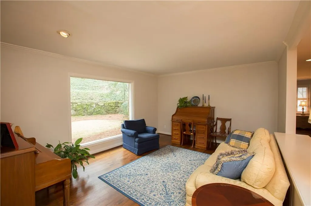 68 Pine Lake Drive, Sandy Springs, Georgia 30327, 2 Bedrooms Bedrooms, ,3 BathroomsBathrooms,Residential,Sold,68 Pine Lake Drive,5970274