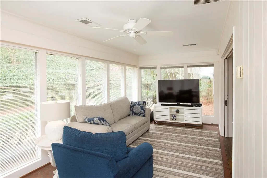 68 Pine Lake Drive, Sandy Springs, Georgia 30327, 2 Bedrooms Bedrooms, ,3 BathroomsBathrooms,Residential,Sold,68 Pine Lake Drive,5970274