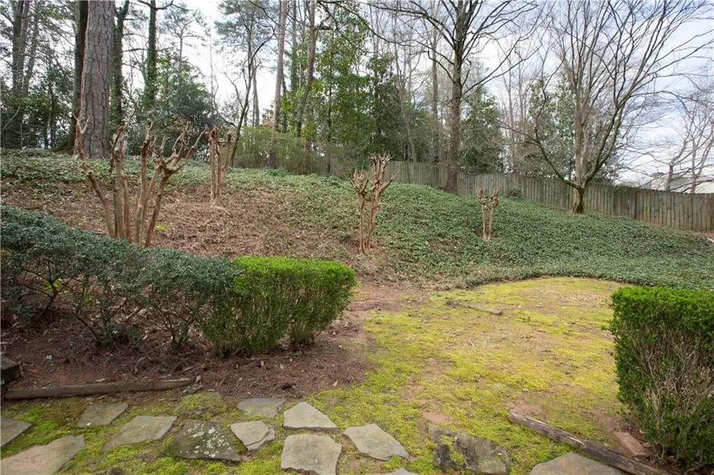 68 Pine Lake Drive, Sandy Springs, Georgia 30327, 2 Bedrooms Bedrooms, ,3 BathroomsBathrooms,Residential,Sold,68 Pine Lake Drive,5970274