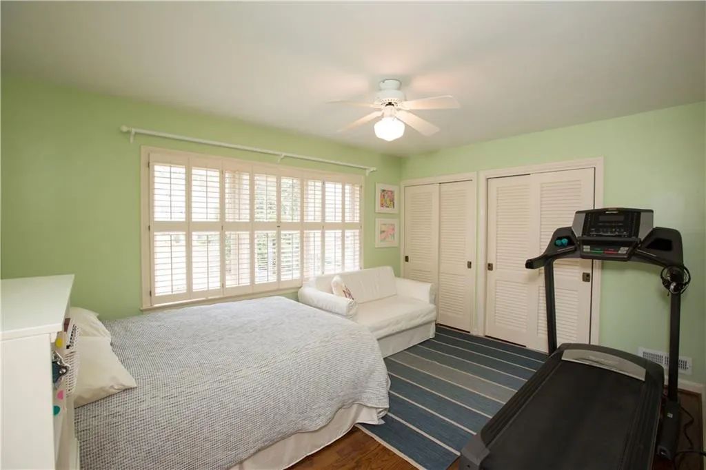 68 Pine Lake Drive, Sandy Springs, Georgia 30327, 2 Bedrooms Bedrooms, ,3 BathroomsBathrooms,Residential,Sold,68 Pine Lake Drive,5970274