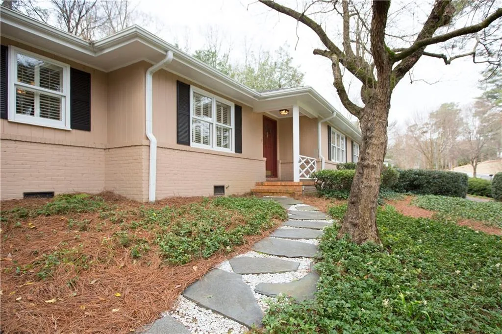 68 Pine Lake Drive, Sandy Springs, Georgia 30327, 2 Bedrooms Bedrooms, ,3 BathroomsBathrooms,Residential,Sold,68 Pine Lake Drive,5970274
