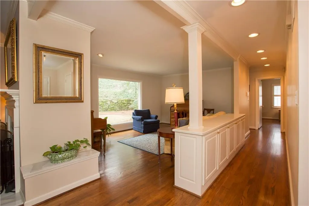 68 Pine Lake Drive, Sandy Springs, Georgia 30327, 2 Bedrooms Bedrooms, ,3 BathroomsBathrooms,Residential,Sold,68 Pine Lake Drive,5970274