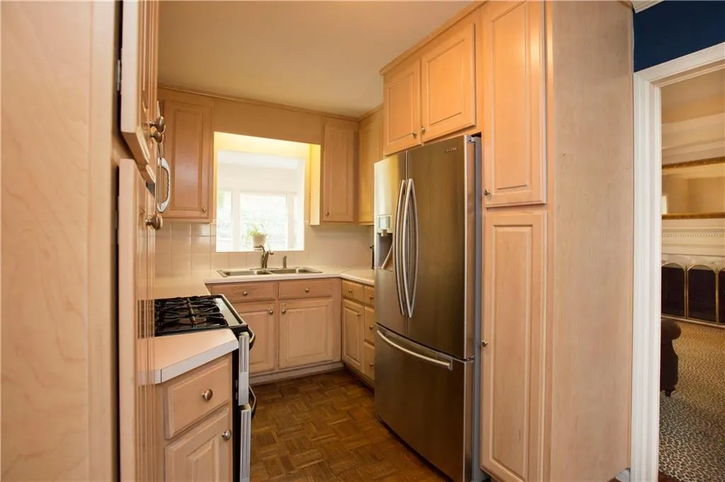 68 Pine Lake Drive, Sandy Springs, Georgia 30327, 2 Bedrooms Bedrooms, ,3 BathroomsBathrooms,Residential,Sold,68 Pine Lake Drive,5970274