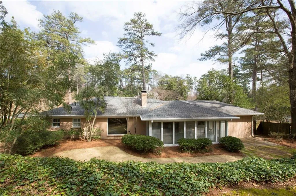 68 Pine Lake Drive, Sandy Springs, Georgia 30327, 2 Bedrooms Bedrooms, ,3 BathroomsBathrooms,Residential,Sold,68 Pine Lake Drive,5970274
