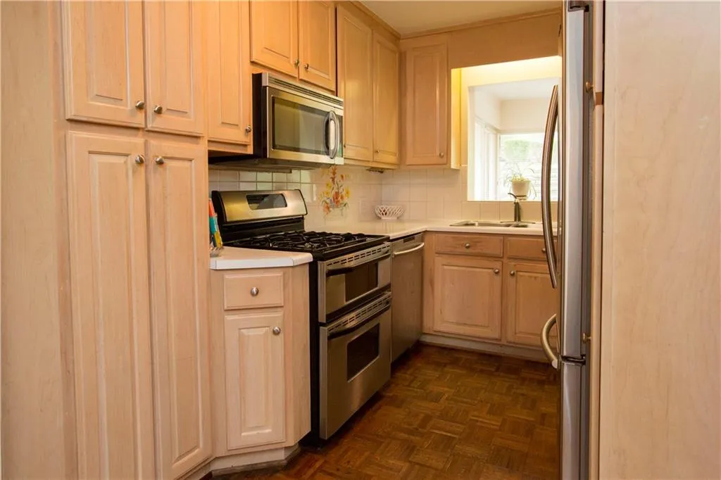 68 Pine Lake Drive, Sandy Springs, Georgia 30327, 2 Bedrooms Bedrooms, ,3 BathroomsBathrooms,Residential,Sold,68 Pine Lake Drive,5970274