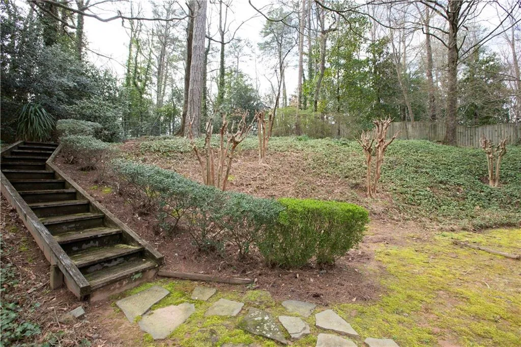 68 Pine Lake Drive, Sandy Springs, Georgia 30327, 2 Bedrooms Bedrooms, ,3 BathroomsBathrooms,Residential,Sold,68 Pine Lake Drive,5970274