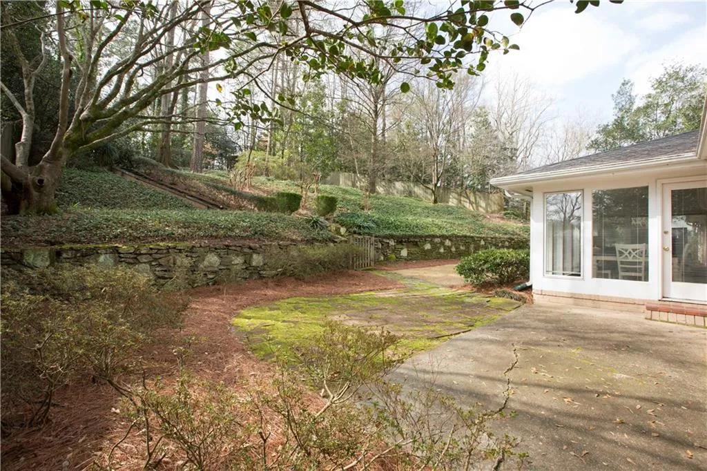 68 Pine Lake Drive, Sandy Springs, Georgia 30327, 2 Bedrooms Bedrooms, ,3 BathroomsBathrooms,Residential,Sold,68 Pine Lake Drive,5970274