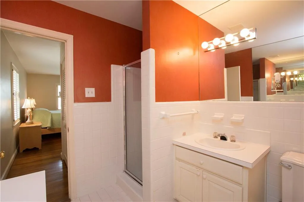 68 Pine Lake Drive, Sandy Springs, Georgia 30327, 2 Bedrooms Bedrooms, ,3 BathroomsBathrooms,Residential,Sold,68 Pine Lake Drive,5970274
