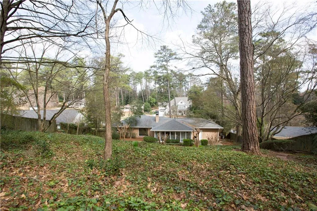 68 Pine Lake Drive, Sandy Springs, Georgia 30327, 2 Bedrooms Bedrooms, ,3 BathroomsBathrooms,Residential,Sold,68 Pine Lake Drive,5970274