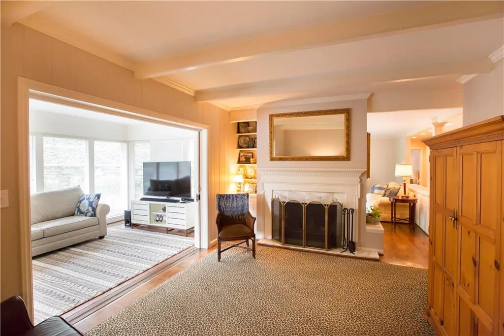 68 Pine Lake Drive, Sandy Springs, Georgia 30327, 2 Bedrooms Bedrooms, ,3 BathroomsBathrooms,Residential,Sold,68 Pine Lake Drive,5970274