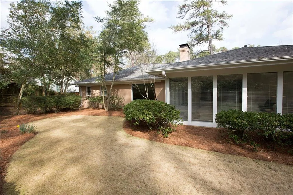 68 Pine Lake Drive, Sandy Springs, Georgia 30327, 2 Bedrooms Bedrooms, ,3 BathroomsBathrooms,Residential,Sold,68 Pine Lake Drive,5970274