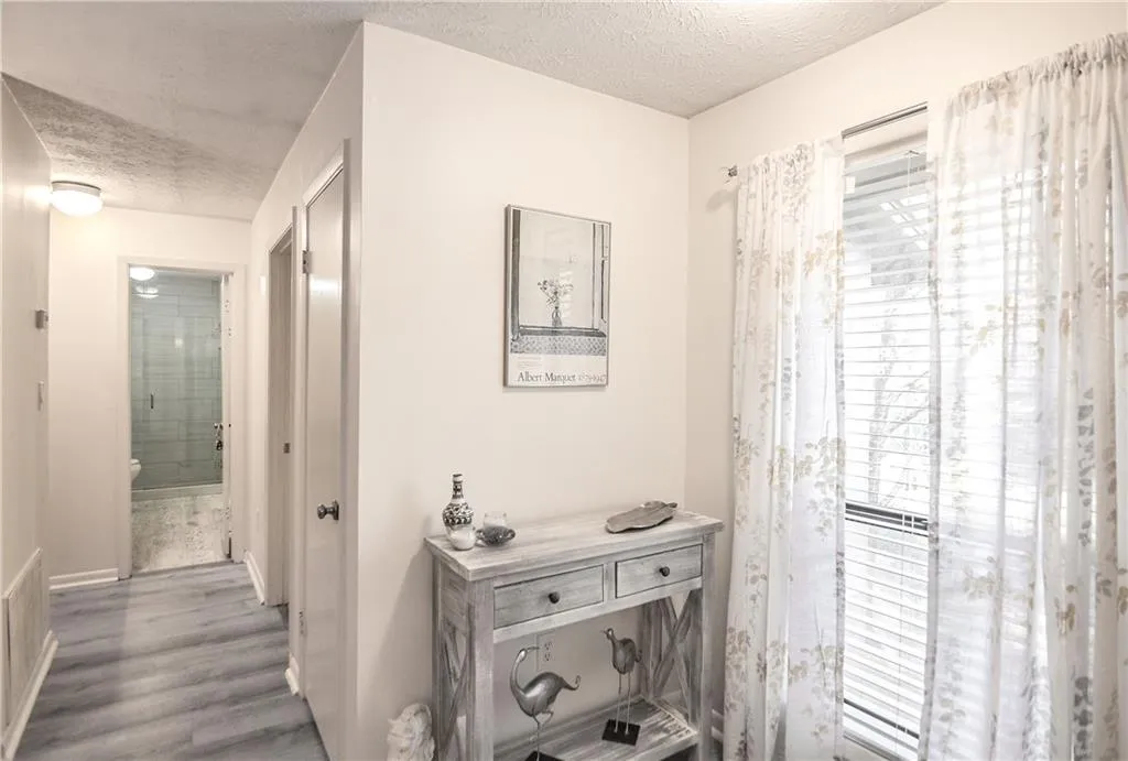 8740 Roswell Road Unit 1-d, Sandy Springs, Georgia 30350, 2 Bedrooms Bedrooms, ,2 BathroomsBathrooms,Residential,Sold,8740 Roswell Road Unit 1-d,6812541