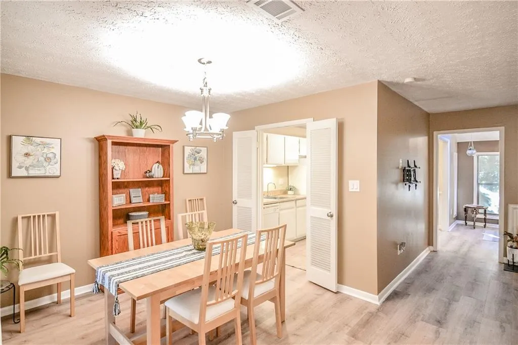 8740 Roswell Road Unit 1-d, Sandy Springs, Georgia 30350, 2 Bedrooms Bedrooms, ,2 BathroomsBathrooms,Residential,Sold,8740 Roswell Road Unit 1-d,6812541