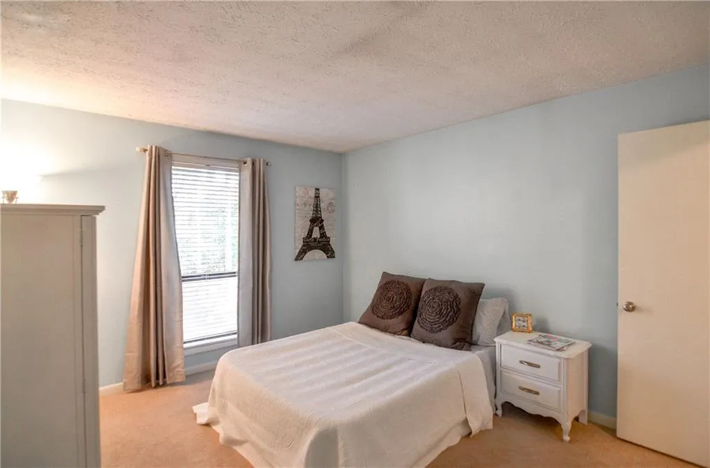 8740 Roswell Road Unit 1-d, Sandy Springs, Georgia 30350, 2 Bedrooms Bedrooms, ,2 BathroomsBathrooms,Residential,Sold,8740 Roswell Road Unit 1-d,6812541