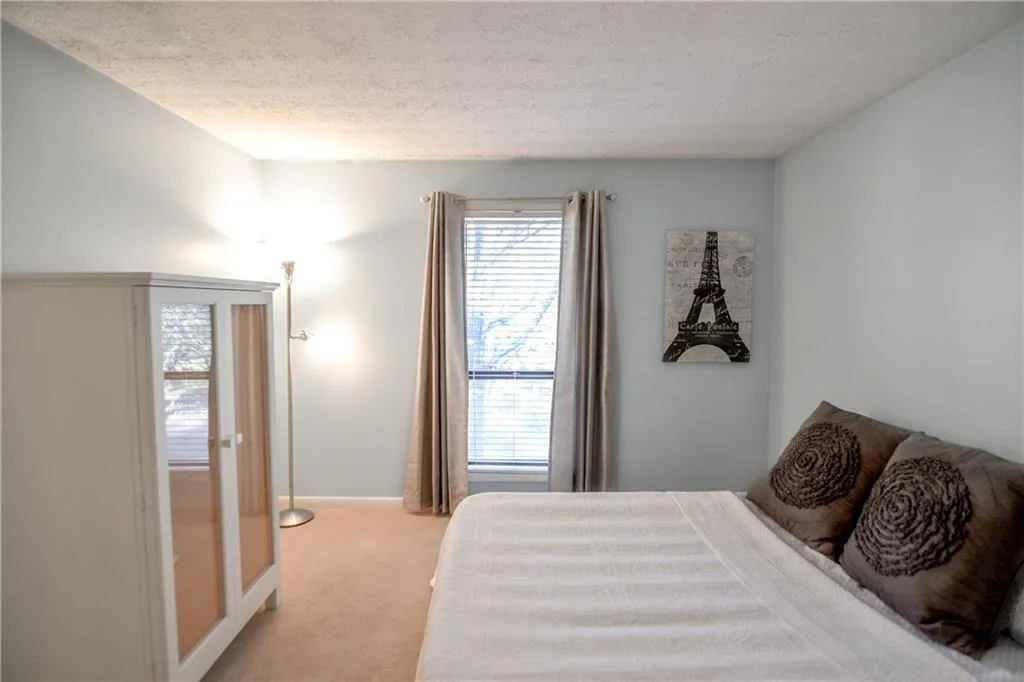 8740 Roswell Road Unit 1-d, Sandy Springs, Georgia 30350, 2 Bedrooms Bedrooms, ,2 BathroomsBathrooms,Residential,Sold,8740 Roswell Road Unit 1-d,6812541