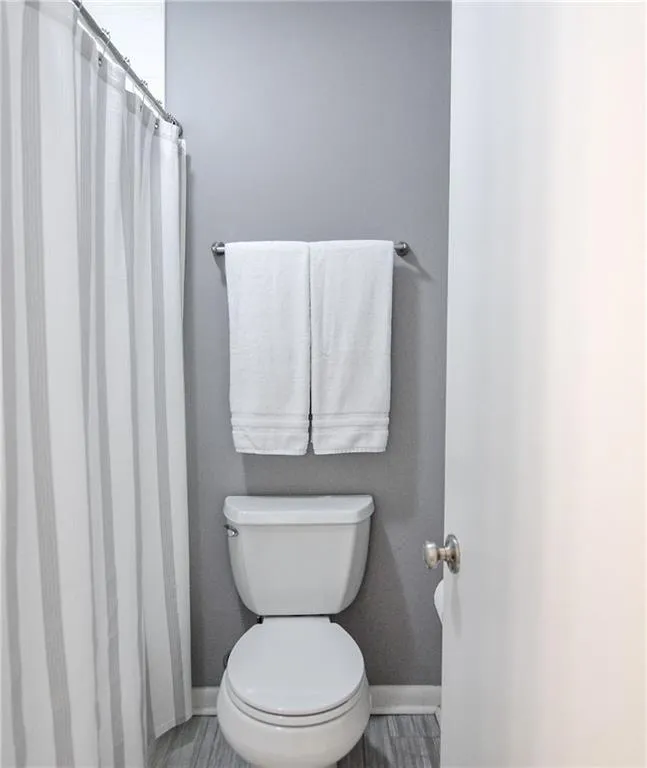 8740 Roswell Road Unit 1-d, Sandy Springs, Georgia 30350, 2 Bedrooms Bedrooms, ,2 BathroomsBathrooms,Residential,Sold,8740 Roswell Road Unit 1-d,6812541