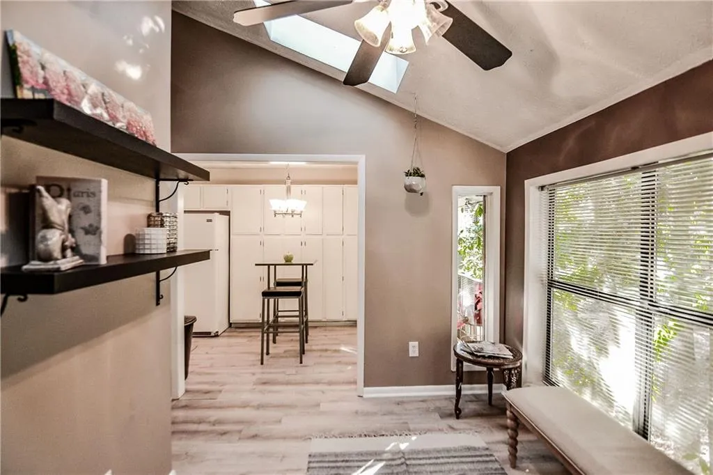 8740 Roswell Road Unit 1-d, Sandy Springs, Georgia 30350, 2 Bedrooms Bedrooms, ,2 BathroomsBathrooms,Residential,Sold,8740 Roswell Road Unit 1-d,6812541
