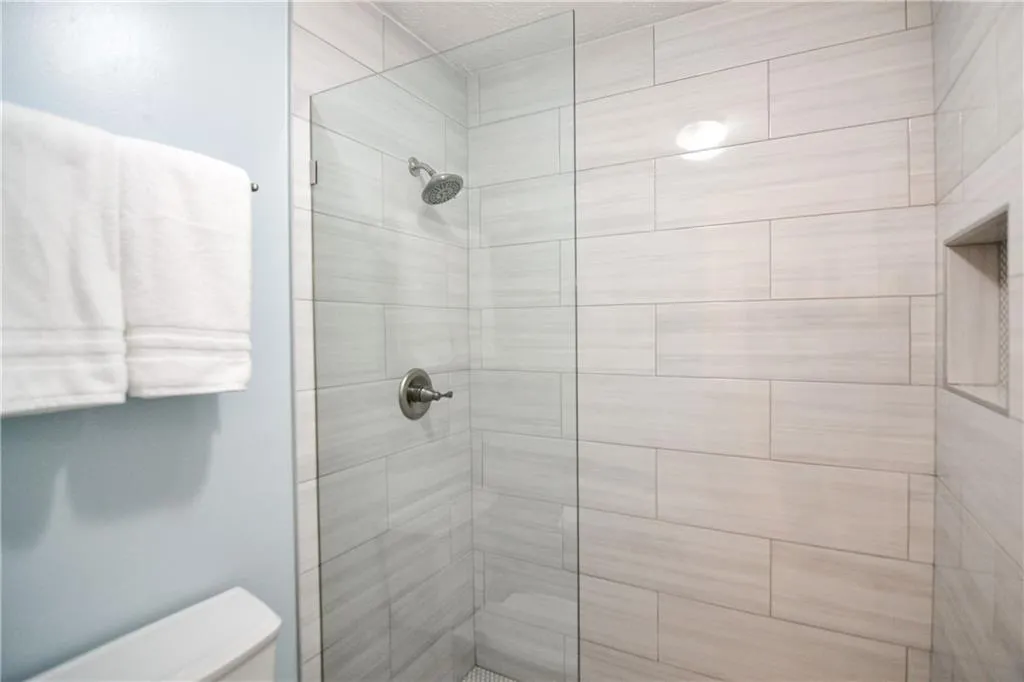 8740 Roswell Road Unit 1-d, Sandy Springs, Georgia 30350, 2 Bedrooms Bedrooms, ,2 BathroomsBathrooms,Residential,Sold,8740 Roswell Road Unit 1-d,6812541