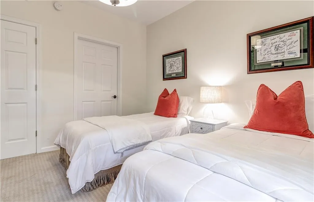 5559 Glenridge Drive Unit 1309, Atlanta, Georgia 30342, 2 Bedrooms Bedrooms, ,2 BathroomsBathrooms,Residential,Sold,5559 Glenridge Drive Unit 1309,5671179