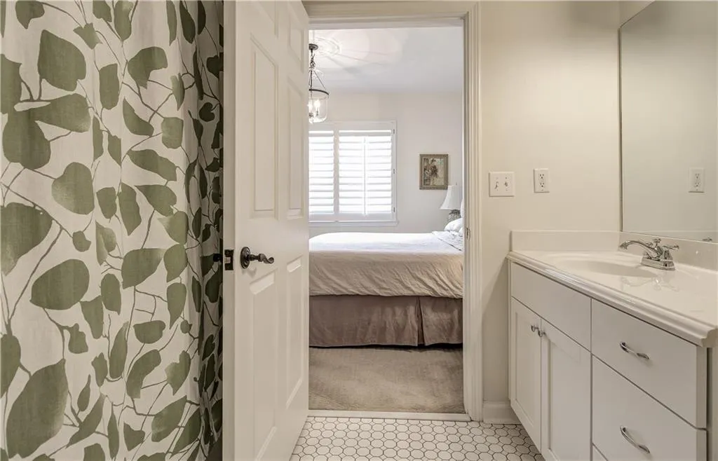 5559 Glenridge Drive Unit 1309, Atlanta, Georgia 30342, 2 Bedrooms Bedrooms, ,2 BathroomsBathrooms,Residential,Sold,5559 Glenridge Drive Unit 1309,5671179