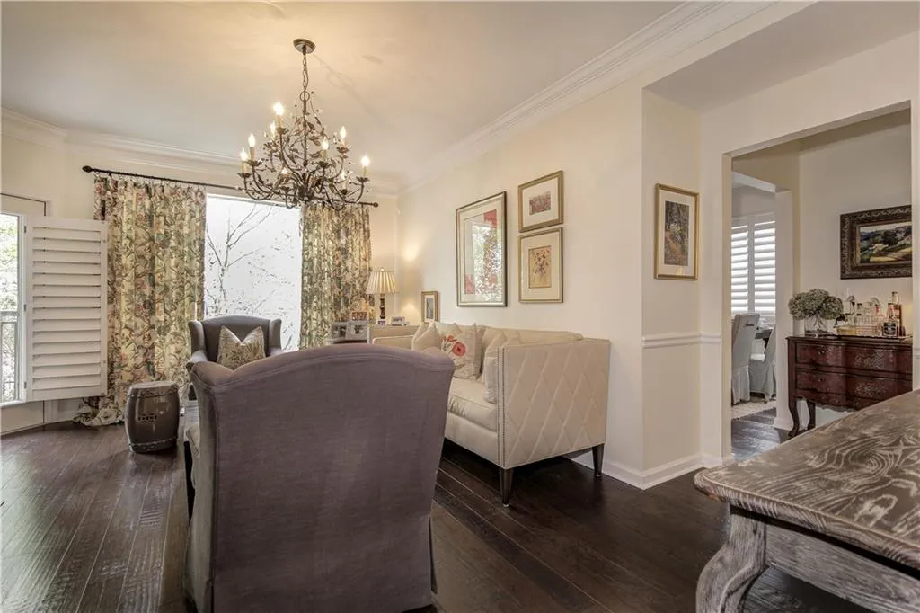 5559 Glenridge Drive Unit 1309, Atlanta, Georgia 30342, 2 Bedrooms Bedrooms, ,2 BathroomsBathrooms,Residential,Sold,5559 Glenridge Drive Unit 1309,5671179