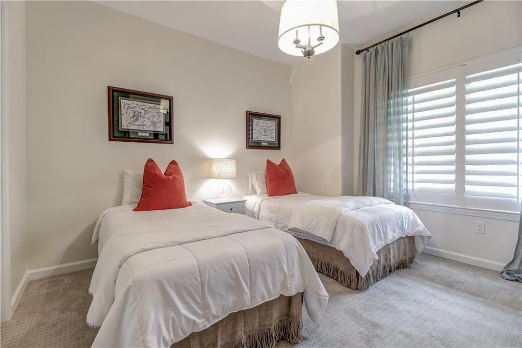 5559 Glenridge Drive Unit 1309, Atlanta, Georgia 30342, 2 Bedrooms Bedrooms, ,2 BathroomsBathrooms,Residential,Sold,5559 Glenridge Drive Unit 1309,5671179