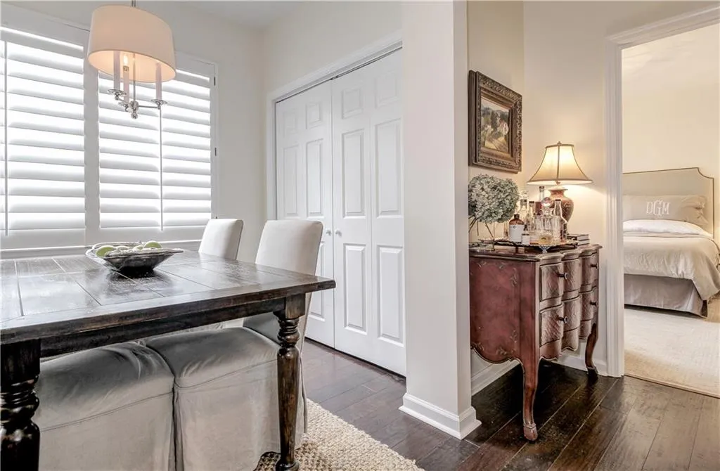 5559 Glenridge Drive Unit 1309, Atlanta, Georgia 30342, 2 Bedrooms Bedrooms, ,2 BathroomsBathrooms,Residential,Sold,5559 Glenridge Drive Unit 1309,5671179