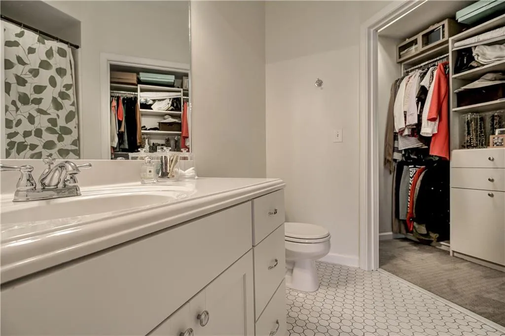 5559 Glenridge Drive Unit 1309, Atlanta, Georgia 30342, 2 Bedrooms Bedrooms, ,2 BathroomsBathrooms,Residential,Sold,5559 Glenridge Drive Unit 1309,5671179