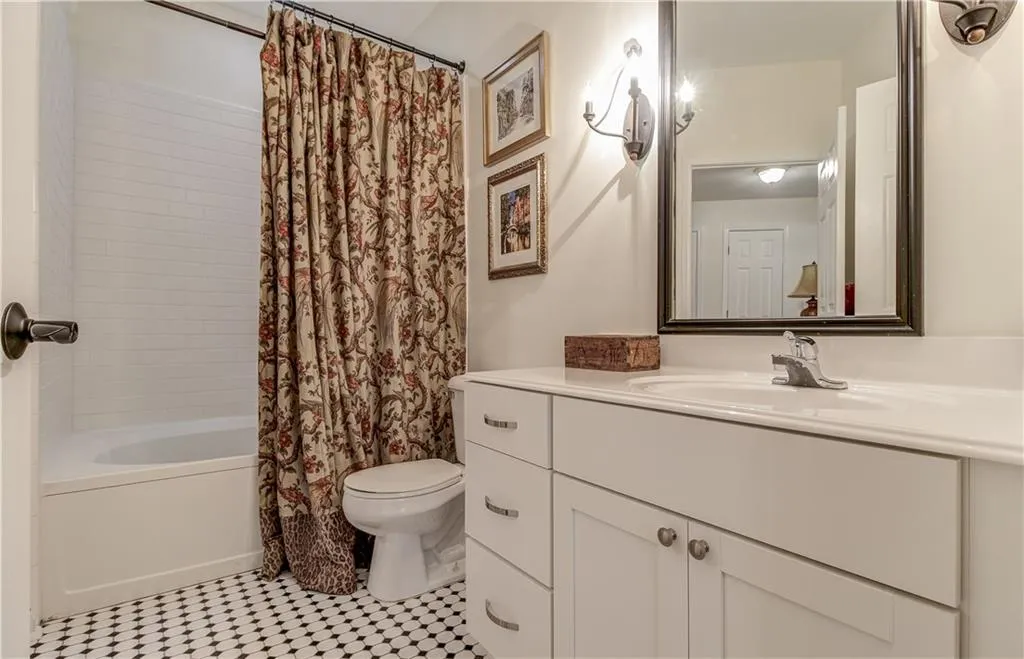 5559 Glenridge Drive Unit 1309, Atlanta, Georgia 30342, 2 Bedrooms Bedrooms, ,2 BathroomsBathrooms,Residential,Sold,5559 Glenridge Drive Unit 1309,5671179