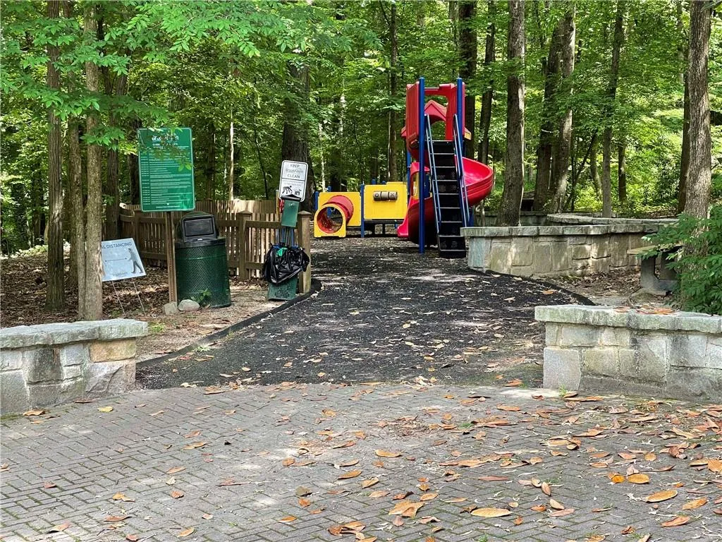 LaVista Park – PlaygroundWell-maintained neighborhood playground providing a dedicated space for play and gathering. A valuable amenity that adds to the everyday livability of the area.