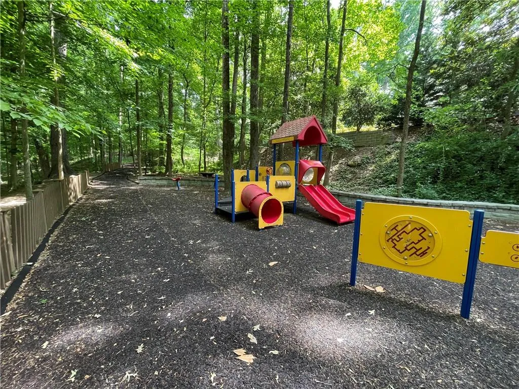 LaVista Park – PlaygroundWell-maintained neighborhood playground providing a dedicated space for play and gathering. A valuable amenity that adds to the everyday livability of the area.