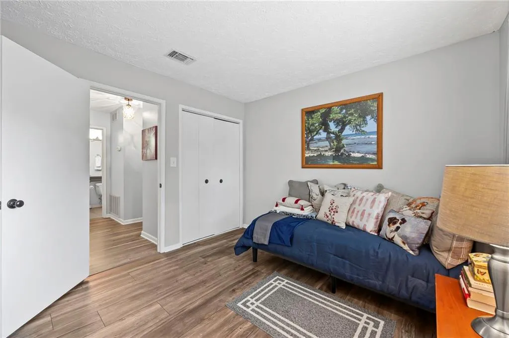 2nd bedroom