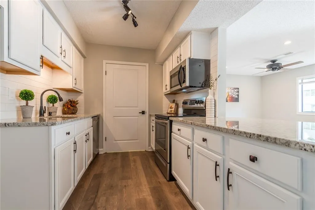 1401 Wingate Way, Sandy Springs, Georgia 30350, 1 Bedroom Bedrooms, ,1 BathroomBathrooms,Residential,Sold,1401 Wingate Way,6636357