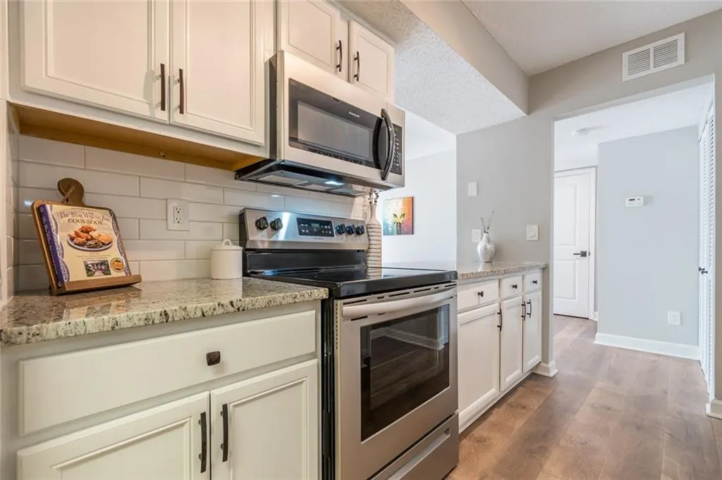 1401 Wingate Way, Sandy Springs, Georgia 30350, 1 Bedroom Bedrooms, ,1 BathroomBathrooms,Residential,Sold,1401 Wingate Way,6636357