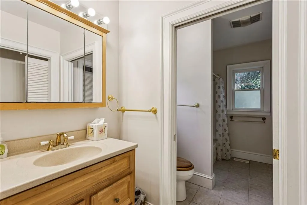2953 Hardman Court Ne, Atlanta, Georgia 30305, 2 Bedrooms Bedrooms, ,2 BathroomsBathrooms,Residential,For Sale,2953 Hardman Court Ne,7662710