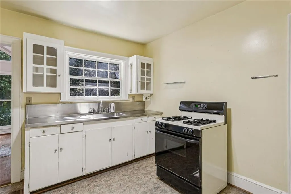 2953 Hardman Court Ne, Atlanta, Georgia 30305, 2 Bedrooms Bedrooms, ,2 BathroomsBathrooms,Residential,For Sale,2953 Hardman Court Ne,7662710