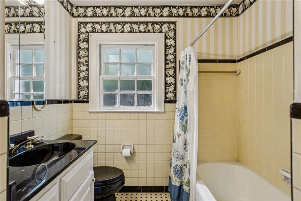 2953 Hardman Court Ne, Atlanta, Georgia 30305, 2 Bedrooms Bedrooms, ,2 BathroomsBathrooms,Residential,For Sale,2953 Hardman Court Ne,7662710
