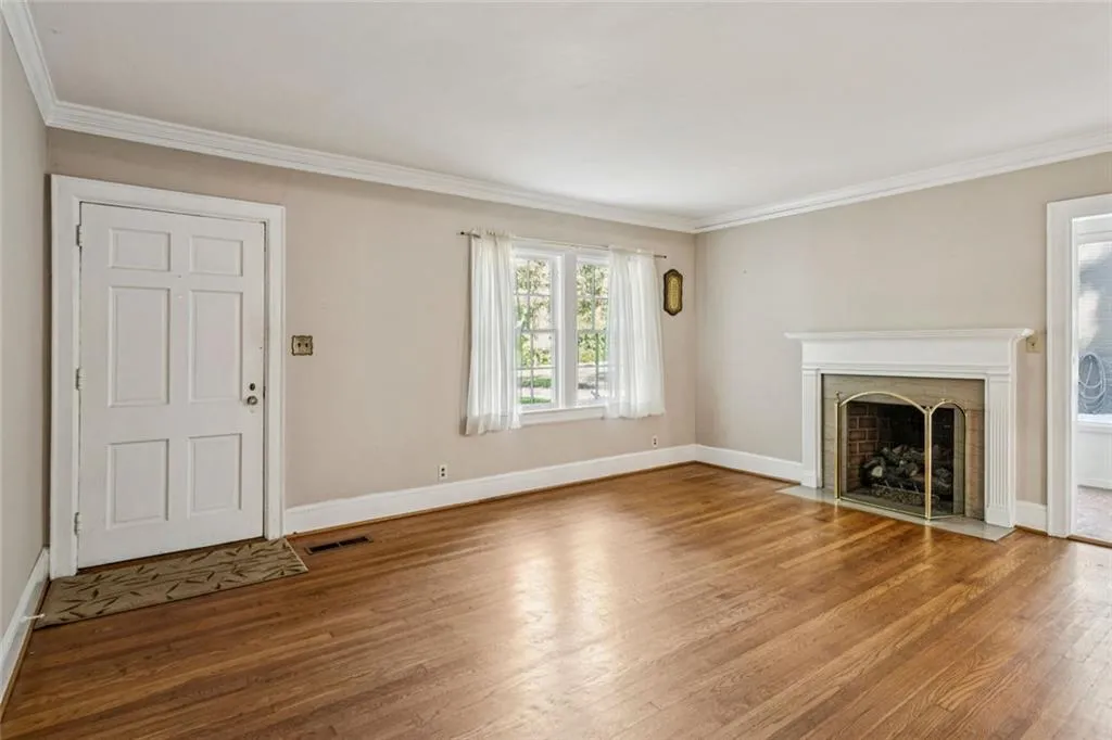 2953 Hardman Court Ne, Atlanta, Georgia 30305, 2 Bedrooms Bedrooms, ,2 BathroomsBathrooms,Residential,For Sale,2953 Hardman Court Ne,7662710