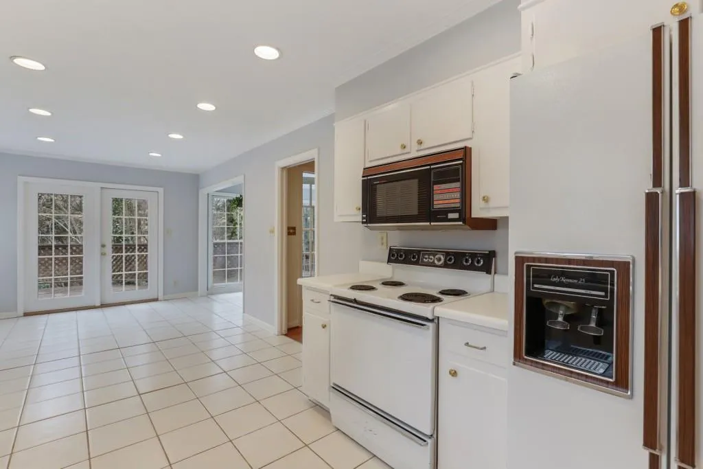 4750 Longchamps Drive, Sandy Springs, Georgia 30319, 5 Bedrooms Bedrooms, ,3 BathroomsBathrooms,Residential,Sold,4750 Longchamps Drive,6848533