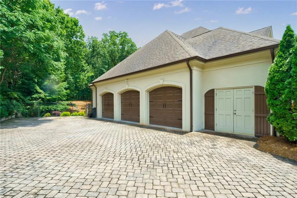 635 Widgeon Lane, Atlanta, Georgia 30327, 7 Bedrooms Bedrooms, ,5 BathroomsBathrooms,Residential,Sold,635 Widgeon Lane,6898397