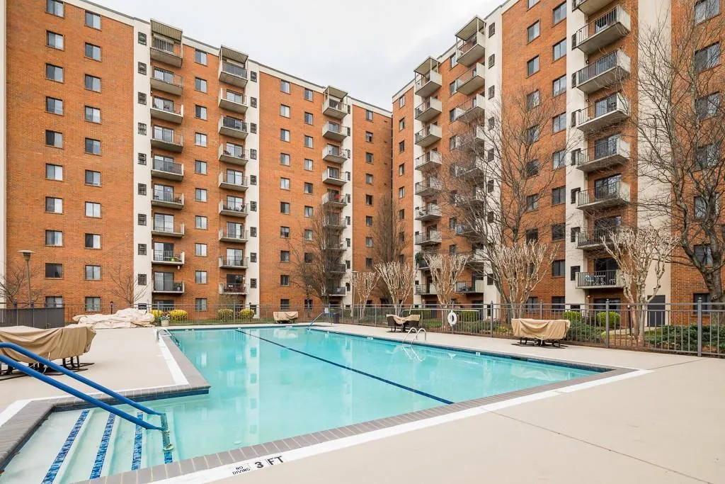 300 Johnson Ferry Road Ne Unit B613, Sandy Springs, Georgia 30328, 2 Bedrooms Bedrooms, ,2 BathroomsBathrooms,Residential,Sold,300 Johnson Ferry Road Ne Unit B613,6124214