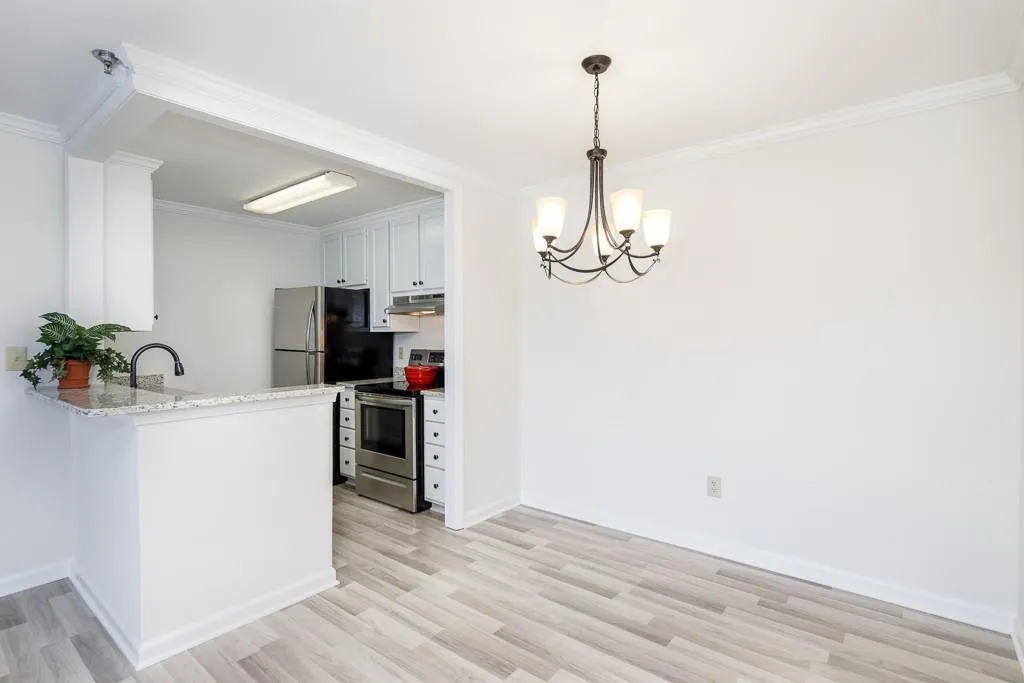 300 Johnson Ferry Road Ne Unit B613, Sandy Springs, Georgia 30328, 2 Bedrooms Bedrooms, ,2 BathroomsBathrooms,Residential,Sold,300 Johnson Ferry Road Ne Unit B613,6124214