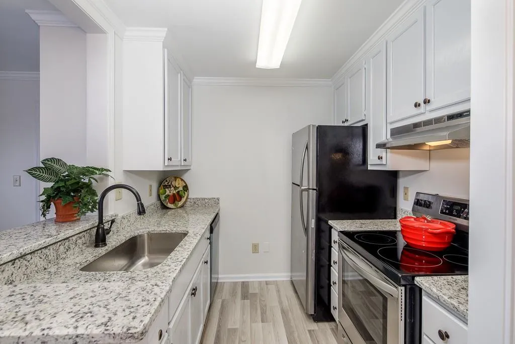 300 Johnson Ferry Road Ne Unit B613, Sandy Springs, Georgia 30328, 2 Bedrooms Bedrooms, ,2 BathroomsBathrooms,Residential,Sold,300 Johnson Ferry Road Ne Unit B613,6124214