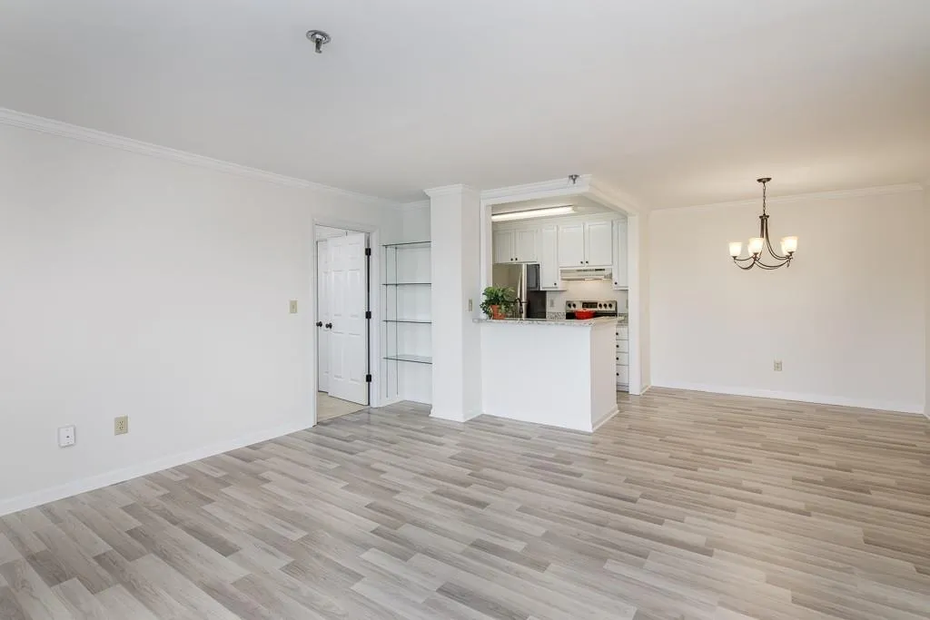 300 Johnson Ferry Road Ne Unit B613, Sandy Springs, Georgia 30328, 2 Bedrooms Bedrooms, ,2 BathroomsBathrooms,Residential,Sold,300 Johnson Ferry Road Ne Unit B613,6124214