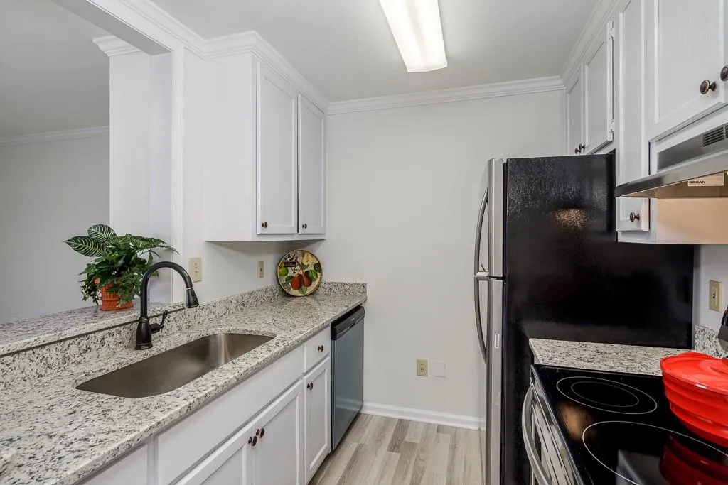 300 Johnson Ferry Road Ne Unit B613, Sandy Springs, Georgia 30328, 2 Bedrooms Bedrooms, ,2 BathroomsBathrooms,Residential,Sold,300 Johnson Ferry Road Ne Unit B613,6124214