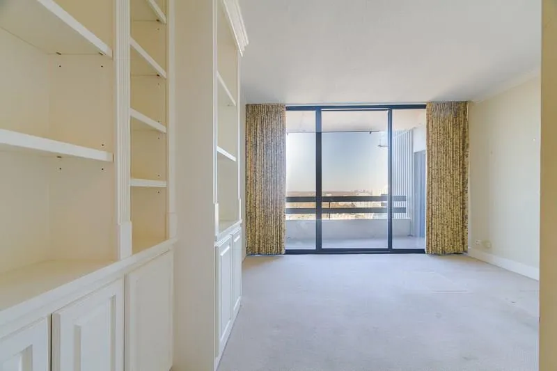 2660 Peachtree Road Nw Unit 39e, Atlanta, Georgia 30305, 3 Bedrooms Bedrooms, ,3 BathroomsBathrooms,Residential,Sold,2660 Peachtree Road Nw Unit 39e,5776183