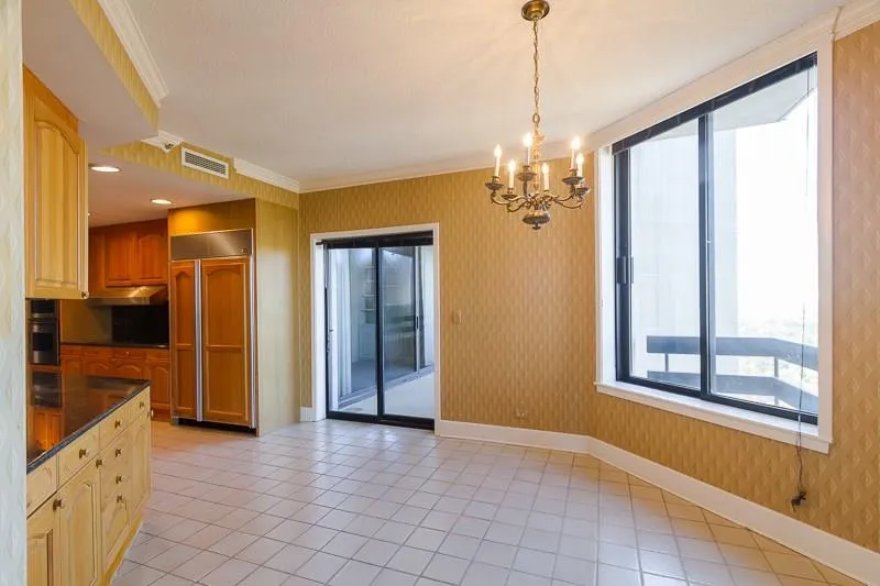 2660 Peachtree Road Nw Unit 39e, Atlanta, Georgia 30305, 3 Bedrooms Bedrooms, ,3 BathroomsBathrooms,Residential,Sold,2660 Peachtree Road Nw Unit 39e,5776183