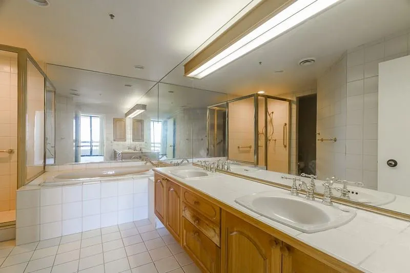 2660 Peachtree Road Nw Unit 39e, Atlanta, Georgia 30305, 3 Bedrooms Bedrooms, ,3 BathroomsBathrooms,Residential,Sold,2660 Peachtree Road Nw Unit 39e,5776183